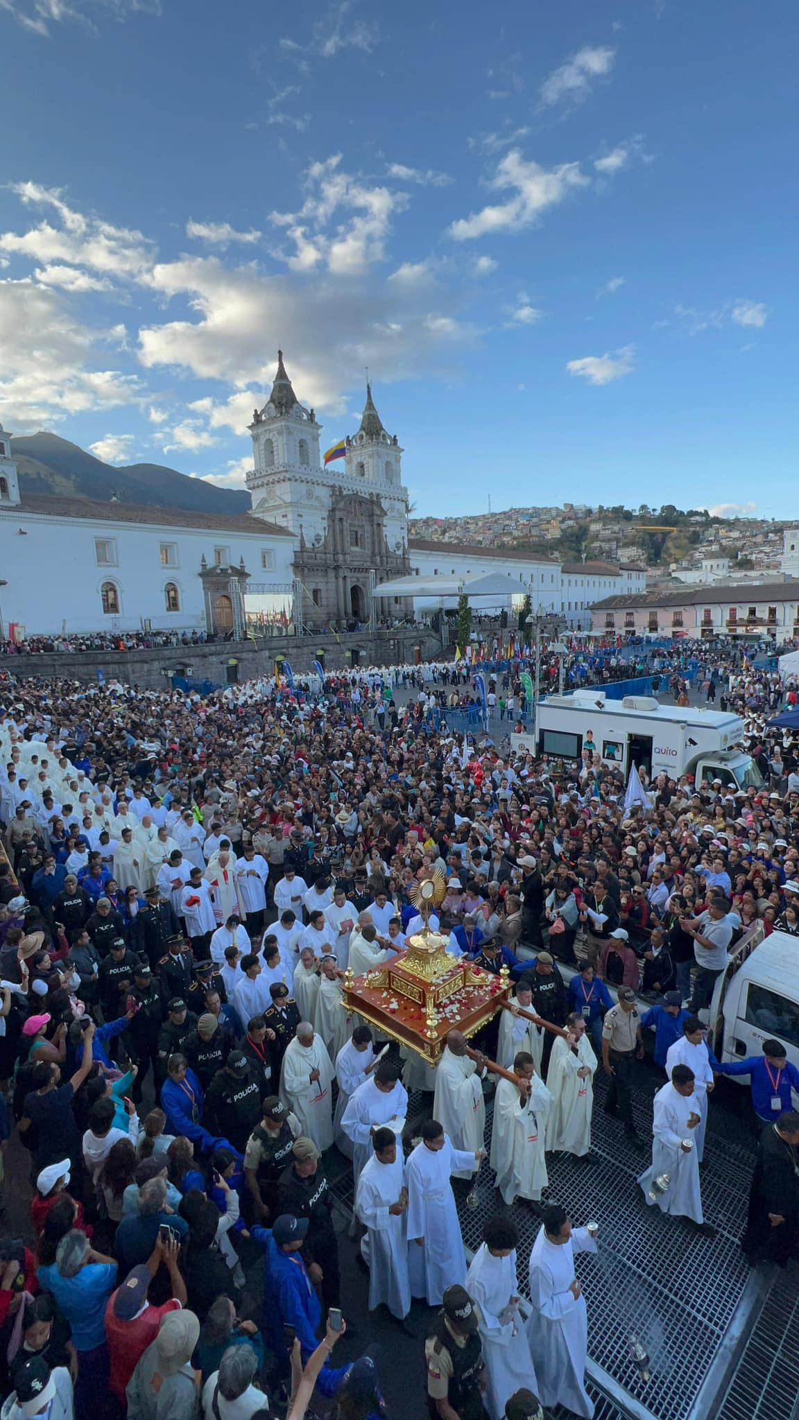 Keres S S Embajada De Hungr A Quito